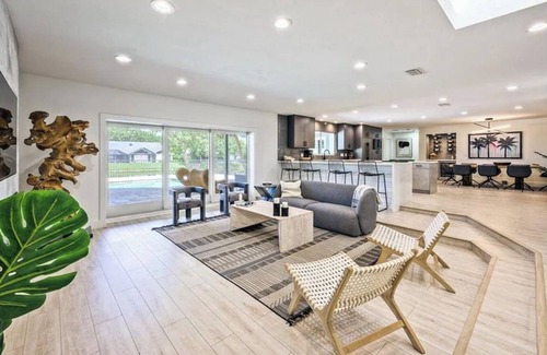 Pine Woods House | Naples Lake House, Views! 5bd, Privacy