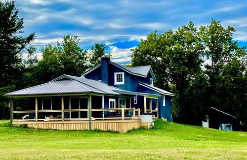 Naples House | Naples Mountaintop Retreat with King Beds and Pond View
