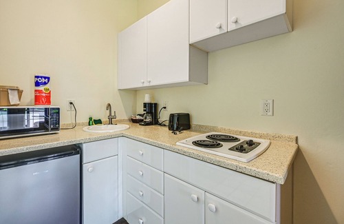 Naples Apartment | Naples Vacation Rental Studio in Resort Community