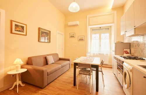 Vasto Apartment | Napoli Fuori - One Bedroom Apartment, Sleeps 4