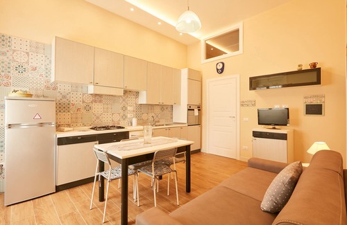 Vasto Apartment | Napoli Fuori - One Bedroom Apartment, Sleeps 4