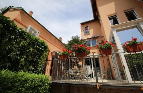 Pecs Bed & Breakfast | Napraforgó Wellness Ház és Panzió