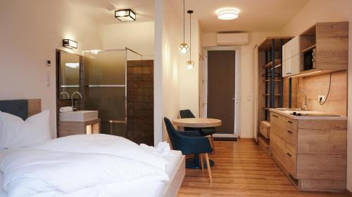 Fonyod Bed & Breakfast | Napsugár Club és Panzió