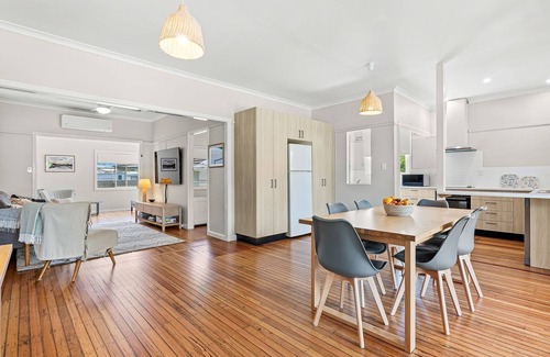 Narooma House | Narooma Lighthouse Cottage - 74 Princes Highway Narooma