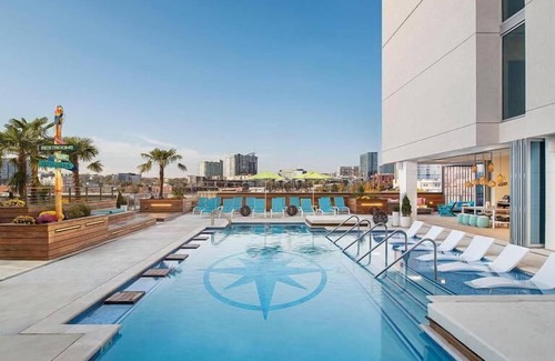 Sobro House | Nashville Dreams! Revel in an Outdoor Pool Just Minutes from Bridgestone Arena
