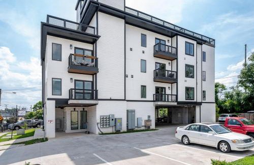 Nashville House | Nashville Rooftop Escape Rooftop City View Walkable
