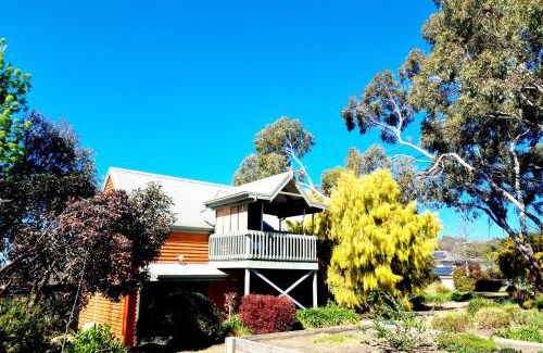 Gisborne House | Native Garden Retreat