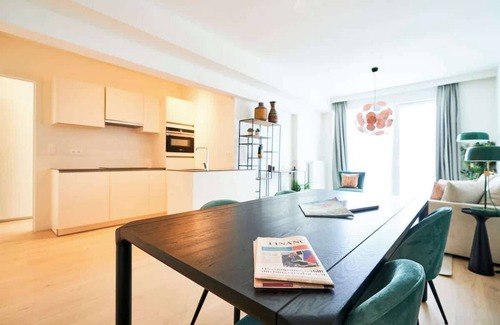 Plasky Apartment | NATO&EU 1BR Aprt- Free Luggage Room