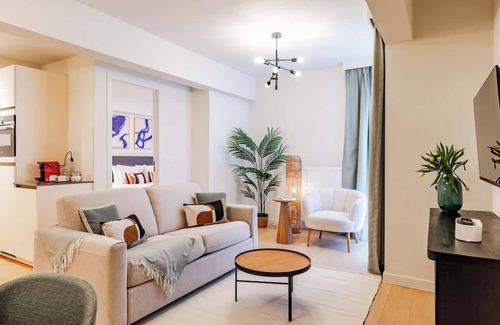 Plasky Apartment | NATO&EU 1BR Aprt- Free Luggage Room