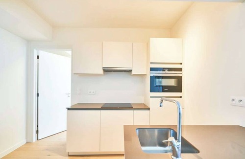 Plasky Apartment | NATO&EU 1BR Apt - Free Luggage Room