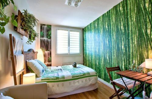 Les Poulettes Bed & Breakfast | NATURALBNB - Chambres d'hôtes bios, éthiques - Au calme, confort dans résidence fermée - PARKING GRATUIT, SECURISE - Garage vélos et motos - OFFERT SUPER PETIT DEJEUNER local et bio sucré salé