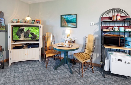 Cedar Bed & Breakfast | Nature Getaway, Menu breakfast served in your room