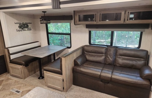 Hamilton House | Nature Lover's 2-Bedroom RV Escape