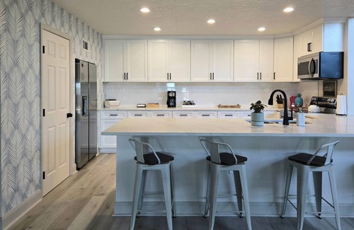 Lakeland House | Nature Lover's Lake & Pool Home - Sunrise Views! Sleeps 10 w/7 Beds