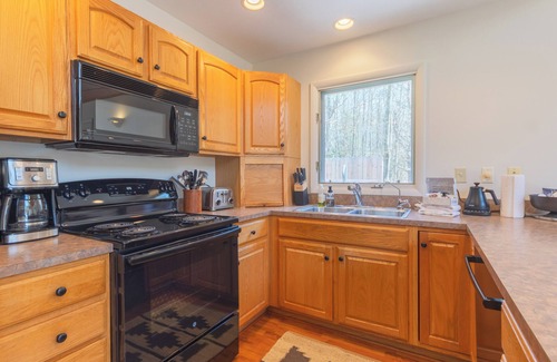 Fennville House | Nature lovers delight, private hot tub and a short walk to Lake MI