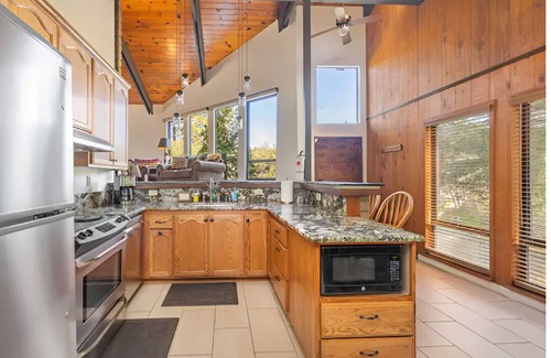 Yosemite Forks House | Nature's Embrace