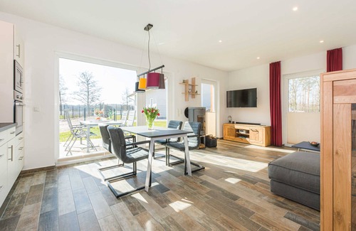 Krakow am See House | Naturpark-Ferienhaus-See-Sauna-Kamin-5 Sterne-102m² - Ferienhaus Kleine Sonne