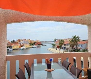 Le Barcares Apartment | Nautica bulles jacuzzi privatif vue lac marin