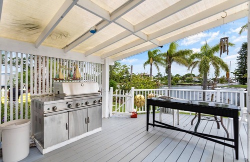 Signal Cove House | Nautical Haven 175 FT PRIVATE WATERFRONT/Dock/4 KAYAKS/5 MIN 4 GROCERIES