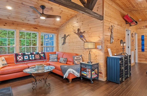 Crane Hill Cabin | Nautical Point! Gorgeous Main Channel Water Views! LEVEL 2 Car Charger!