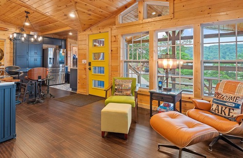 Crane Hill Cabin | Nautical Point! Gorgeous Main Channel Water Views! LEVEL 2 Car Charger!