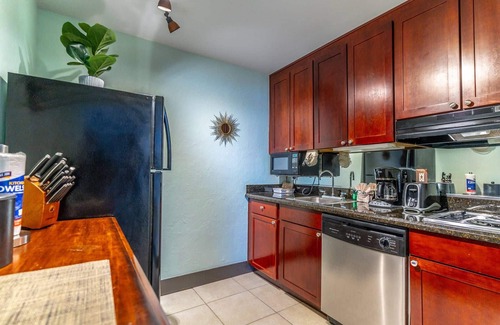 Ruskin House | Nautical Themed First Floor Unit w/Kitchen and Great Water Views | The Inn at Little Harbor