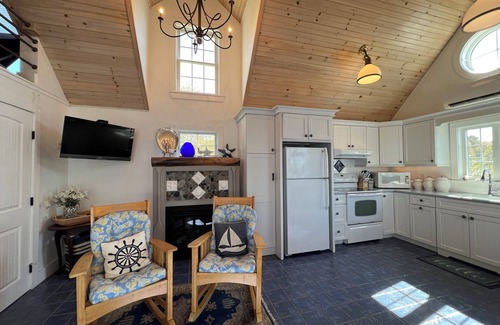 Bailey Island Cottage | Nautical themed Oceanfront Cottage located at the Mouth of picturesque Mackerel Cove!