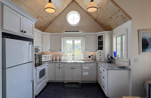 Bailey Island Cottage | Nautical themed Oceanfront Cottage located at the Mouth of picturesque Mackerel Cove!