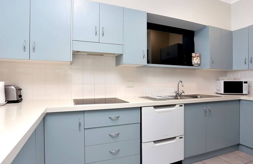 Hawks Nest Apartment | Nautilus Apartment 5 | Beach across the road