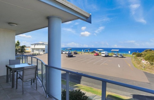 Hawks Nest Apartment | Nautilus Apartment 5 | Beach across the road