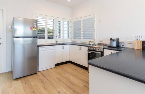 Blueys Beach House | Nautilus At Blueys . Beachfront