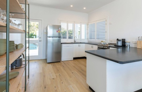 Blueys Beach House | Nautilus At Blueys . Beachfront