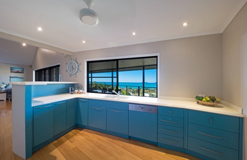 Airlie Beach House | Nautilus on Nara - Spacious Airlie Beach Holiday Home with Ocean Views (Pets on