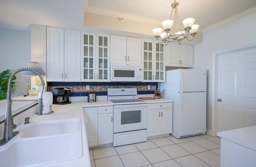 Navarre Beach Condo | Navarre Beach Regency 304 - Eat. Beach. Sleep. Repeat.