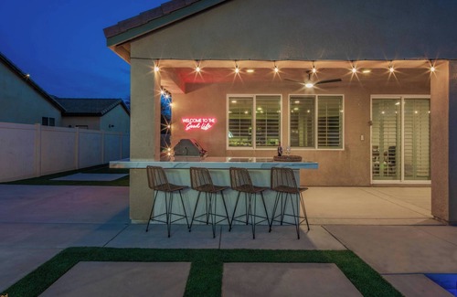 Indio House | Navigate Stays Best Backyard in Indio Pool and Bar