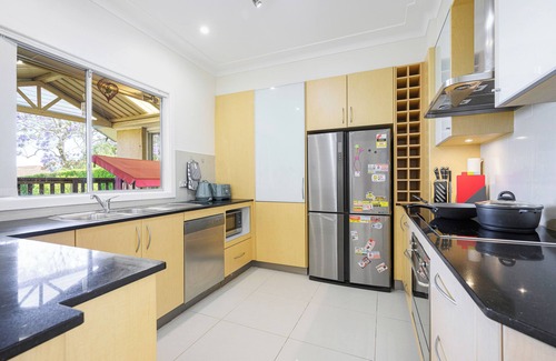 Baulkham Hills House | nBaulkham HIlls near Woolworths 4Br with big yard