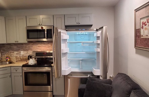 Newark Apartment | nCharming 2-Bedroom Apartment w/Private Bath & Sofa Bed: Near NYC & EWR