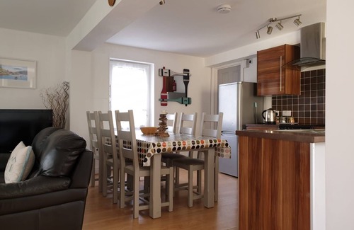 West Looe Apartment | Neap Tide Looe, 3bed2bath, close to town/beach, ideal for couples/families