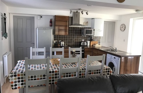 West Looe Apartment | Neap Tide Looe, 3bed2bath, close to town/beach, ideal for couples/families