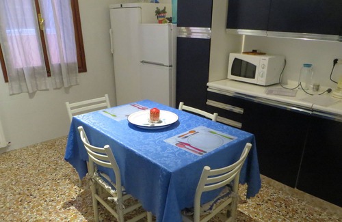 Dorsoduro Apartment | Near academy galleries, university center