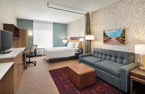 Interchange Square Hotel | Near Attractions and Beach, Two Modern Units, Pool, Free Parking