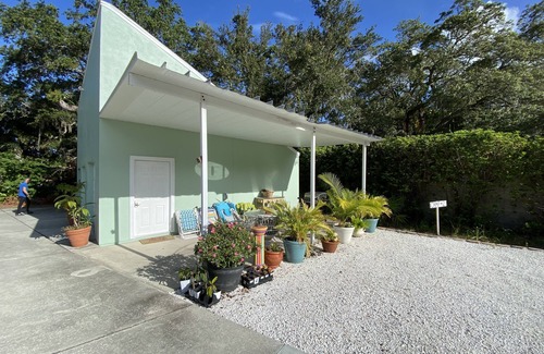 Seminole RV Rental | Near Beaches, RV Campsite, Pool Adult