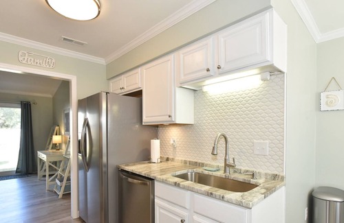 Piney Green House | Near Camp LeJeune main gate, Sleeps 6-7