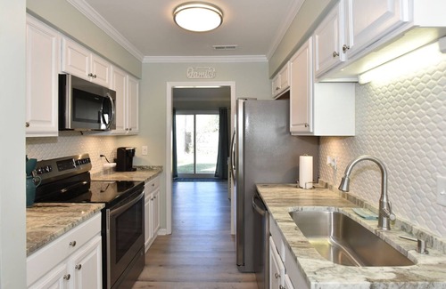 Piney Green House | Near Camp LeJeune main gate, Sleeps 6-7