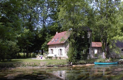 Accolay Cottage | Near Chablis, on the property of a 18C watermill with heated swimming pool