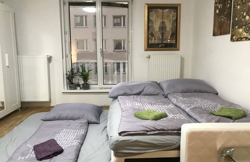 Favoriten Apartment | NEAR CITY CENTER TOP LOCATION- FEEL THE KLIMT No.2