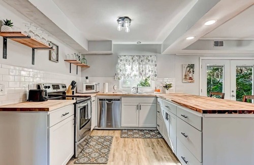 Whitemarsh Island House | Near Downtown w/Pool! Oatland Island Escape