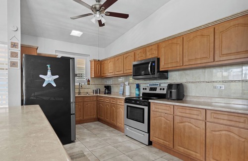Cabo Rojo Villa | Near El Combate Beach | Free Parking | BBQ