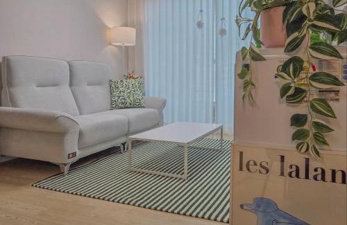 Gyeongju Apartment | Near Gyeongju City Hwangnidan-gil Donggung and Wolji 3 queen beds 4 air conditioners allergy care beddingAir purifier 1st floor