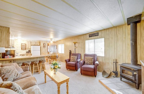 Munds Park Cabin | Near Hiking Trails: Tranquil Cabin in Munds Park!
